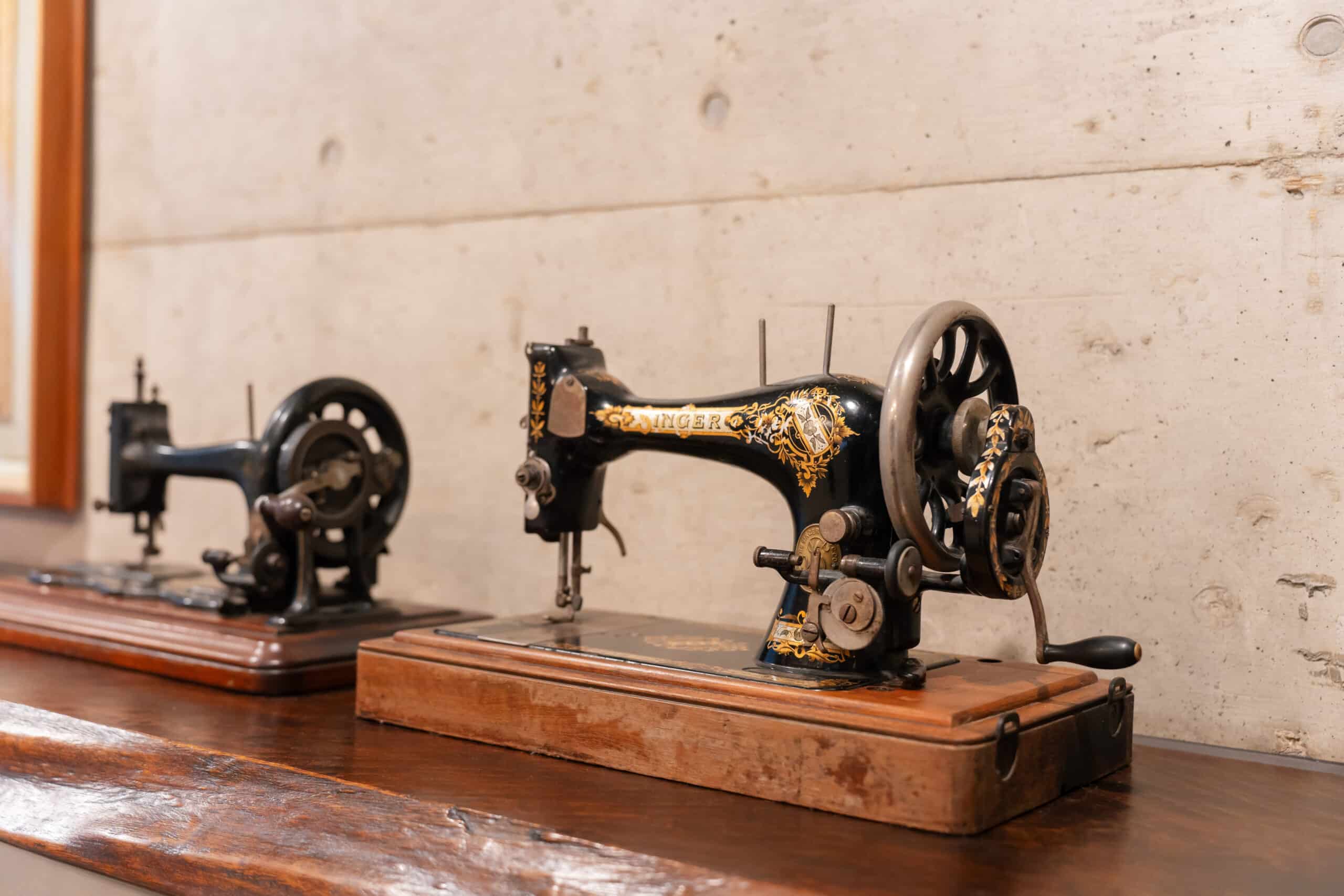 Macchina da cucire Singer antica